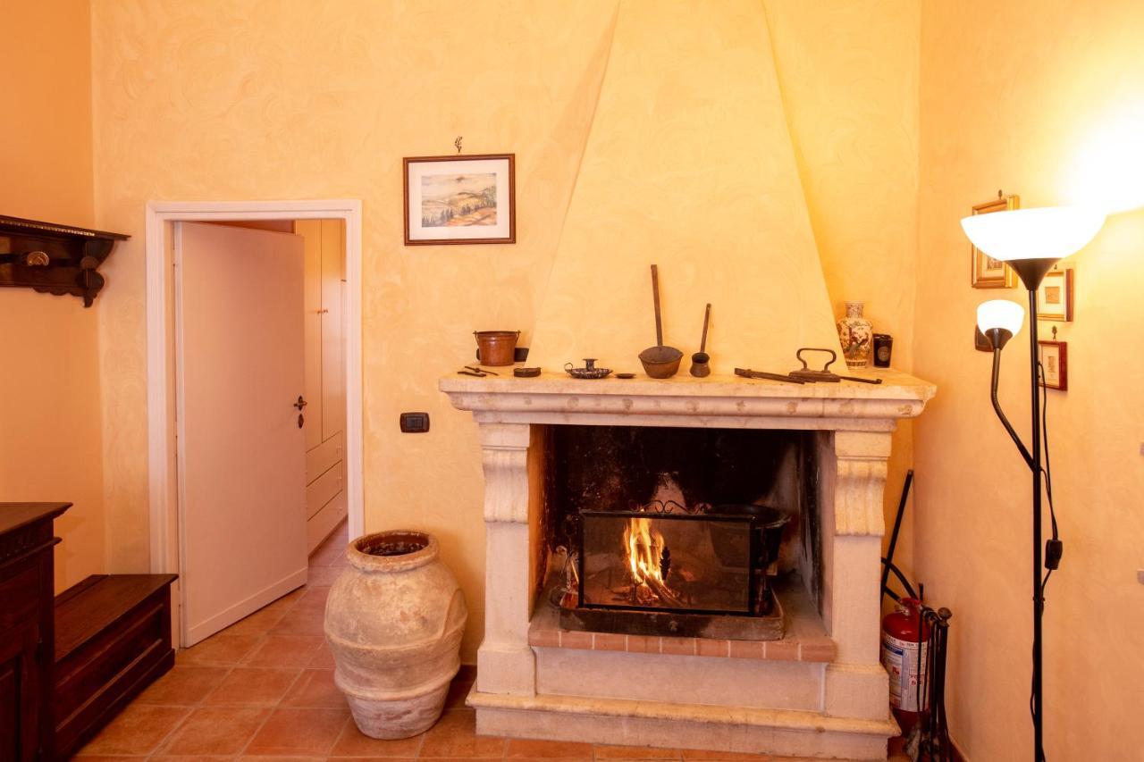 Relax Nell' Antico Borgo Villa Casperia Exterior photo