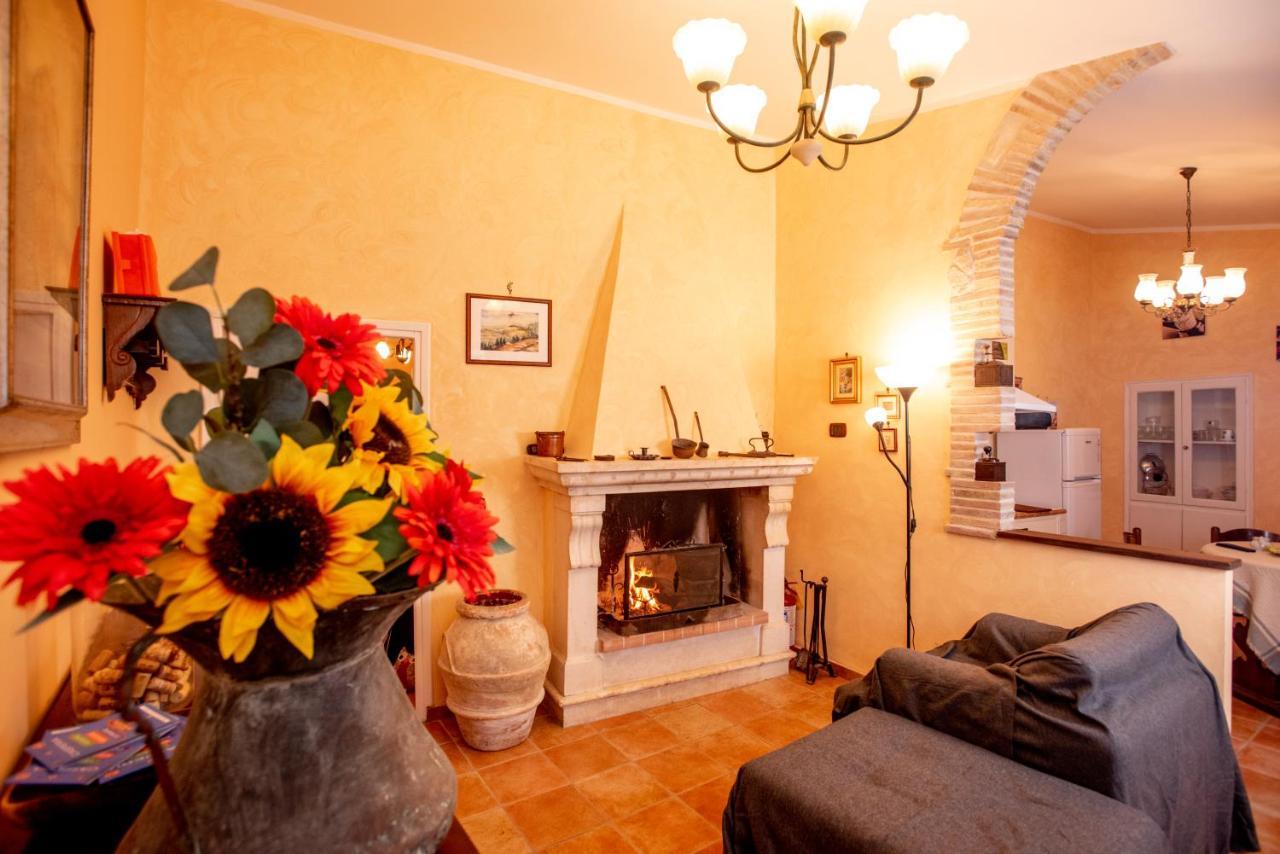Relax Nell' Antico Borgo Villa Casperia Exterior photo