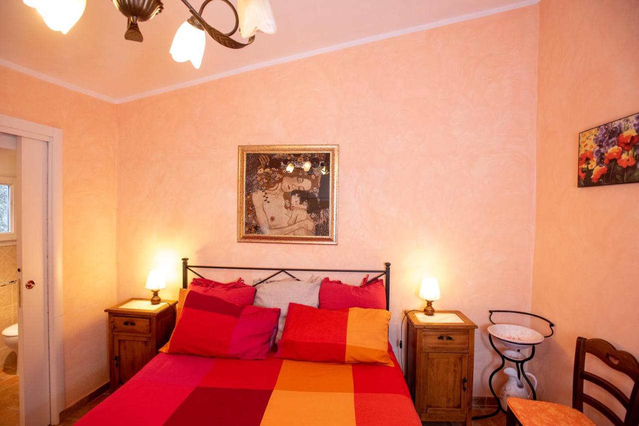 Relax Nell' Antico Borgo Villa Casperia Exterior photo