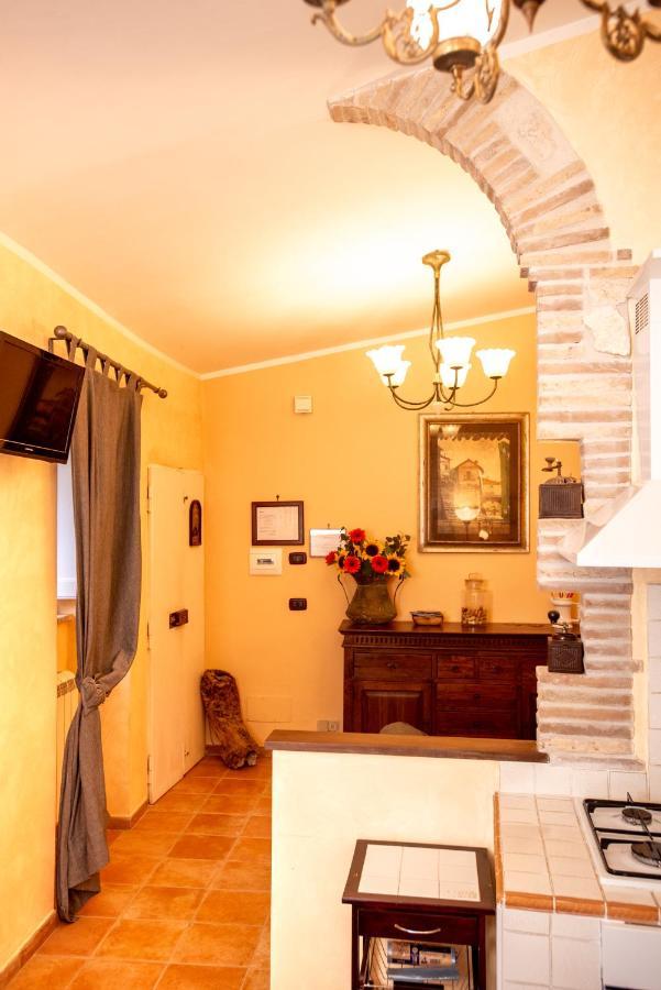 Relax Nell' Antico Borgo Villa Casperia Exterior photo
